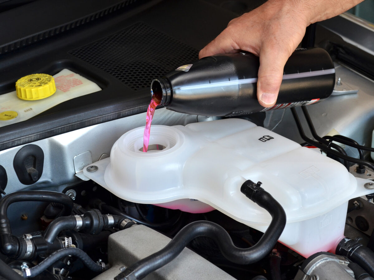 Kühlmittel beim Auto nachfüllen: So einfach geht's - Experten - FOCUS online