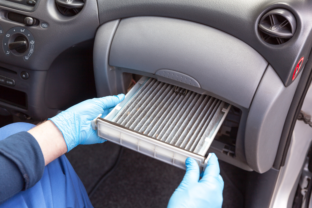 Allergiker sollten Pollenfilter im Auto wechseln