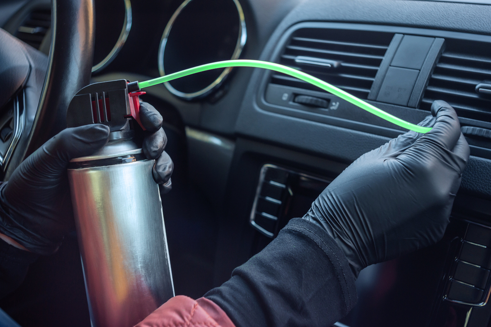 Klimaanlage im Auto reinigen: Wieso stinkt meine Klimaanlage? 3 praktische  Tipps für Sie!