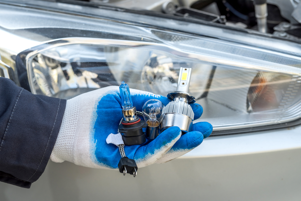 Halogenscheinwerfer mit LEDs nachrüsten: Ihr Auto modernisieren - ATU