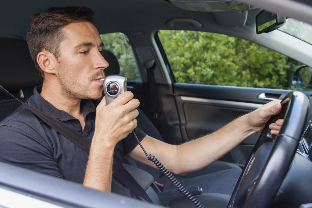 Titelbild-Alkolock-System-Autofahrer Technische Wegfahrsperre gegen Alkohol am Steuer